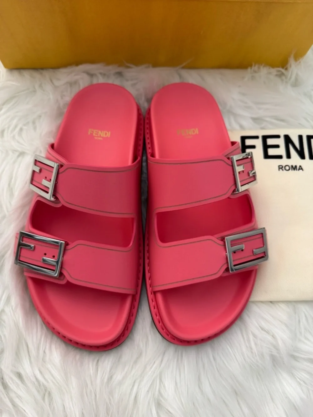 Fendi Feel logo-buckle sandals - Picture 4 of 11